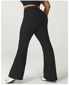 Conjunto Deportivo de Tallas Grandes de Moda: Leggings Ligeros de Pierna Ancha con Control de Abdomen y Cintura Alta, y Sujetador Deportivo Sexy - Product Image 3