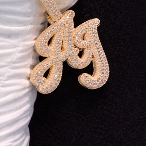 Tishya Diamante Moissanita Real de 3 Quilates, Corte Redondo, Letra Inicial Personalizada - Product Image 1