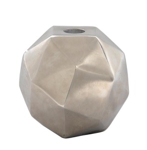 Vase à fleurs en aluminium personnalisé avec un design perforé artistique pour une décoration de table élégante - Product Image 3