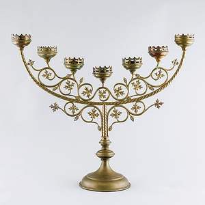 Candélabre décoratif en métal à 3 bras pour la décoration de table de grande salle de banquet avec un cadre sculptural élégant - Product Image 5