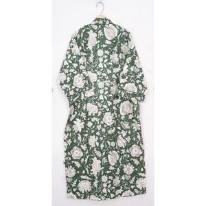 ชุดนอนผู้หญิงลายดอกไม้ฤดูหนาว คอวี ปิดด้วยเชือกผูก แขนสามส่วน ระบายอากาศได้ดี ผ้าฝ้าย 100% ชุดเซ็ต - Product Image 6