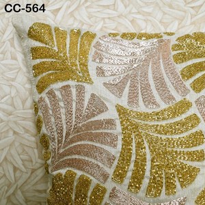 Housse de coussin perlée de luxe abordable avec motif brodé artistique pour canapé, lit, chaise longue et aménagement intérieur élégant - Product Image 3