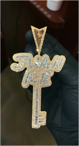 จี้รูปกุญแจ CONCEPTION ประดับเพชรทรงบาแกตต์ สองสีทอง พร้อมสายสร้อย VVS มอยส์ซาไนต์ รับรองโดย GRA สไตล์ฮิปฮอป หรูหรา โดดเด่น ทันสมัย - Product Image 4