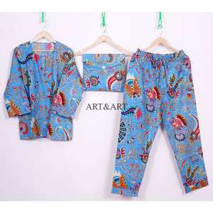 Pijama de Algodón con Estampado Floral, Hecho a Mano en India, Ecológico, de Alta Calidad, Elegante y Casual, para Verano, Otoño, Vacaciones y Mañana - Product Image 1