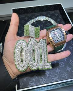 Colgante de Letra 001 con Moissanita Corte Baguette y Diamantes Verdes, Estilo Hip Hop, Joyería Personalizada a Bajo Precio - Product Image 1