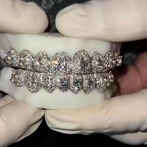 Dentaduras Postizas de Plata 925 con Incrustaciones de Diamantes Moissanite, Estilo Hip Hop, con Diamantes de Corte Redondo para Dientes Superiores e Inferiores - Product Image 3