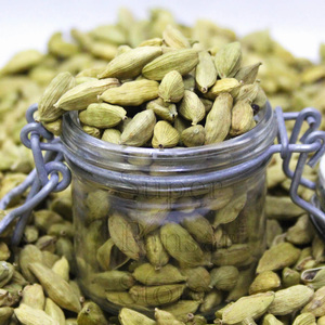 Gousse de cardamome verte naturelle de petite taille 6-7mm, épice entière aromatique de qualité supérieure, fournisseur d'Elaichi - Product Image 1