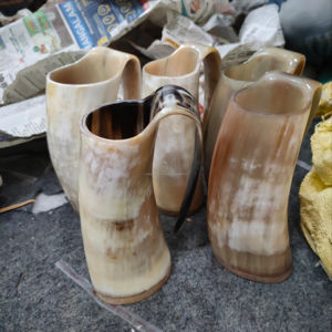 Taza artesanal de cuerno de búfalo para exhibición, taza de cuerno de búfalo natural hecha a mano para cerveza y fiestas - Product Image 1