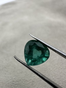 <b>Top</b> Quality Natural Zambian <b>Heart</b> <b>Shape</b> Emerald 2.71 carats Loose Gemstone Green For Jewelry Making - Product Image 3