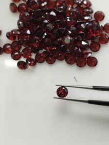 Granat rouge naturel 5,5 mm, taille brillant ronde, qualité supérieure, pierre précieuse en vrac pour la fabrication de bijoux - Product Image 2