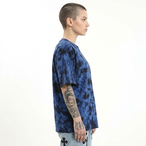 Camiseta de Manga Corta para Mujer, Cuello Redondo, Tejido de Punto, Estilo Urbano, Estampado Azul y Negro, Largo Regular, Casual de Verano - Product Image 2