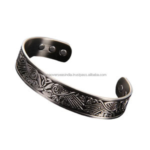 Brazalete curativo ajustable de diseño en relieve clásico de alta calidad con imanes ultrarresistentes para mujeres y hombres a un precio asequible - Product Image 4