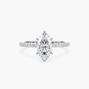 Anillo de compromiso solitario con diamante marquise de 1.50 quilates, engaste de seis puntas con media banda de diamantes redondos en oro rosa y blanco. - Product Image 3