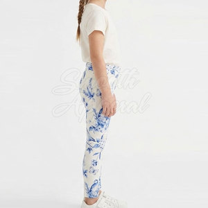 Leggings élégants pour filles, en tissu doux, respirant et écologique, parfaits pour l'école, le sport, les activités de plein air et le confort quotidien. - Product Image 5