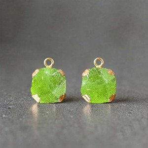 Pendentif en cornaline brute, charme pierre de naissance Ratnarachit, gemme naturelle rouge-orange, composant de bijoux en laiton plaqué or 18 carats, vente en gros - Product Image 6