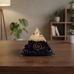 Pyramide d'orgonite en tourmaline noire, pierre de cristal polie à la main, décoration d'intérieur, forme triangulaire, pierre précieuse naturelle de forme pyramidale - Product Image 2