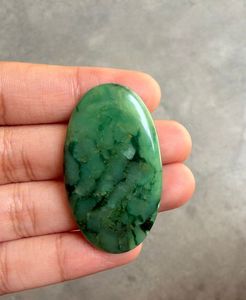 Cabujón de Jade Verde Natural, Corte Triangular, Pulido, Gema Suelta para Joyería - Product Image 2