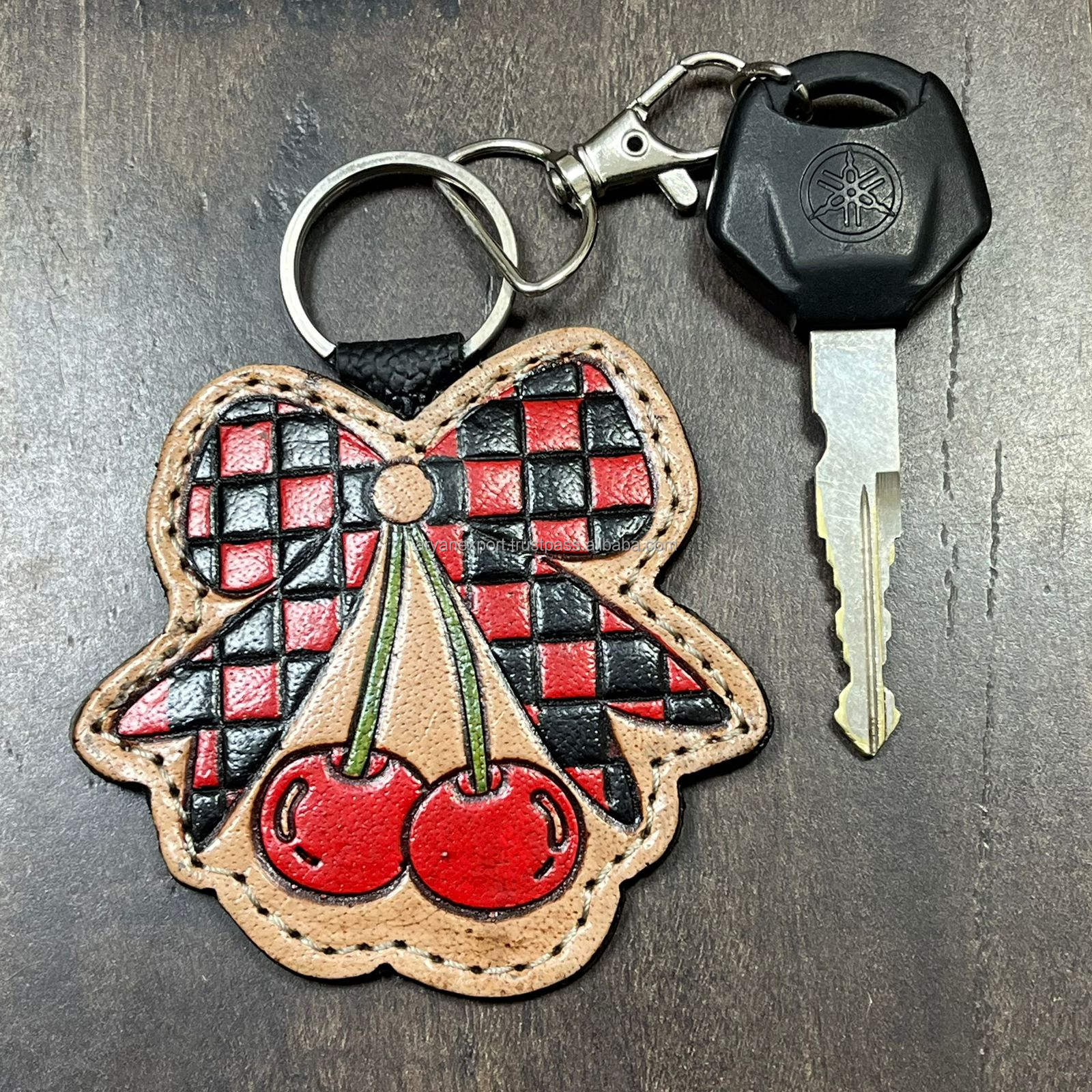 À carreaux rouges et noirs