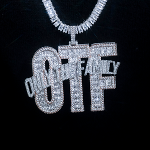 Luxira Jewels - Colgante de Plata 925 con Moissanita Corte Baguette, Estilo Hiphop para Hombre - Product Image 1