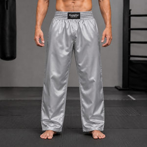 Pantalon de kick-boxing haut de gamme conçu pour les clubs, les académies et les compétitions internationales. - Product Image 1