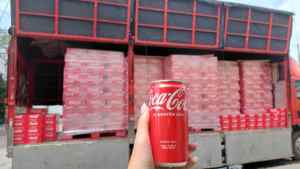 Refresco <span class=keywords><strong>Coca</strong></span>-<span class=keywords><strong>Cola</strong></span> Original en Lata de 235ml/ Bebidas Carbonatadas Vietnamitas <span class=keywords><strong>al</strong></span> <span class=keywords><strong>por</strong></span> <span class=keywords><strong>Mayor</strong></span> a Precio Económico - Product Image 4