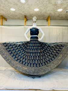 Costume de mariée indien élégant Zarna 16 Kali Lehenga Heavy Glitter Jarkan Stone Mirror Shisha Big Flare Can-Can Durable Indian Bridal Suit Net Fabric - Product Image 2