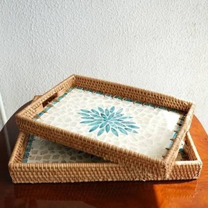 Plateau de service en rotin fait main avec incrustation de nacre, motif floral, plateau rectangulaire décoratif en osier et rotin pour la décoration de table à la maison - Product Image 5