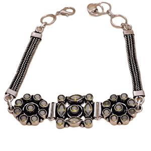 กำไลข้อมือทองเหลืองโบราณประดับลูกปัดและเพชรคิวบิกเซอร์โคเนีย ดีไซน์ลายดอกไม้เรขาคณิตสไตล์วินเทจ ของขวัญสำหรับผู้หญิงในงานแต่งงานแบบชาติพันธุ์ - Product Image 1