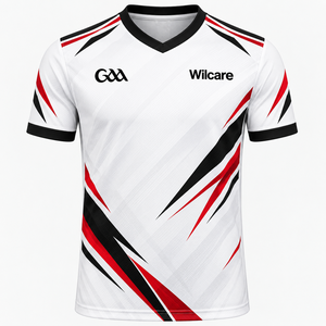 Camiseta Deportiva Blanca Sublimada para Hombre Wilcare con Rayas Diagonales Rojas y Negras, Diseño Transpirable con Cuello en V de Poliéster - Product Image 6
