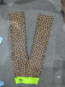 Conjunto de Ropa Y2K para Mujer, con Logotipo Personalizado, 2 Piezas, Estampado de Leopardo, Top Halter y Pantalones Cortos con Cintura Plegada, Conjunto Deportivo Ajustado - Product Image 5