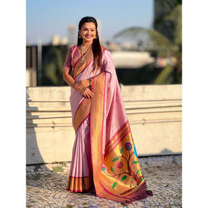 Sari traditionnel pour femme en soie douce lavande Paithani tissé Zari, protection solaire, vêtements indiens et pakistanais par Elite Weaves 650g - Product Image 1
