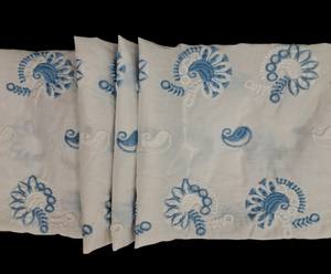 Tela de Algodón Blanco Bordada con Paisley Azul y Hilo Bicolor, Material Ligero para Vestidos - Product Image 1