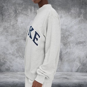 Sweat-shirt personnalisé à col montant pour femme, en molleton de coton épais, avec broderie de patch en chenille, coupe oversize, fabricant OEM ODM - Product Image 4