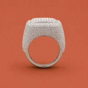 Anillo de Plata 925 Personalizado con Moissanita Iced Out, Base Sólida, Diseño de Cúpula Gruesa, Joyería Fina - Product Image 4