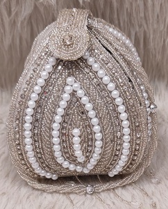 กระเป๋าถือ Arya Digital Luxury Potli สำหรับสุภาพสตรี งานฝีมือประณีต กระเป๋าคลัทช์เจ้าสาว ดีไซน์หรูหราแบบอินเดีย ประดับด้วยลูกปัดมุกเทียม คริสตัล และเพชรเทียม - Product Image 1