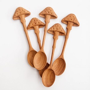 Cuillère à café en bois sculptée à la main, écologique, avec manche en forme de feuille, pour les fêtes - Style minimaliste japonais, manche long, plaqué or 10 ml - Product Image 1