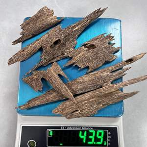 Copeaux d'agarwood de qualité supérieure – Parfum de bois d'oud premium - Product Image 3
