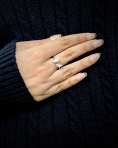 แหวนเพชรสองเม็ดทรงลูกแพร์และทรงมาร์คีส์ ขายดีที่สุด ผลิตจากเพชรเลี้ยงในห้องปฏิบัติการ ทอง 14K ขายส่ง OEM ผู้จัดจำหน่ายเครื่องประดับชั้นดี - Product Image 4