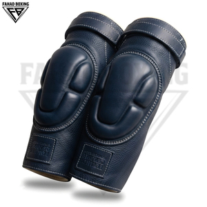 Nouveaux protège-genoux en cuir bleu marine robustes avec logo personnalisé, durables, ergonomiques et rembourrés pour la boxe et l'entraînement physique - Product Image 3