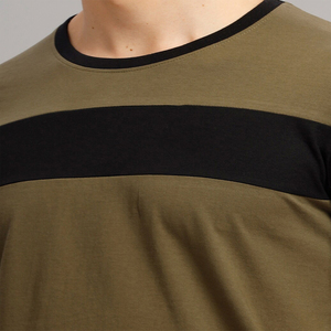 T-shirt à manches courtes pour homme, vert olive, avec bande contrastée noire, coupe ajustée, décontracté, tricoté, col rond - Product Image 5
