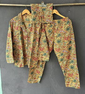 Conjunto de Pijama de Algodón Suave Estampado, Ropa de Dormir Cómoda y Transpirable de Dos Piezas, Ropa de Casa - Product Image 1