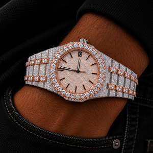 Reloj de lujo para hombre con diamantes, esfera negra con doble hora, apertura de fecha, piedras con corte baguette, reloj de pulsera masculino personalizado de primera calidad con brillo. - Product Image 4
