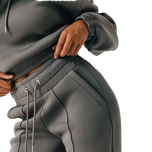 Conjunto deportivo para mujer de alta calidad, diseño más reciente, impresión de logotipo personalizado, lavable a máquina, estilo acampanado. - Product Image 5