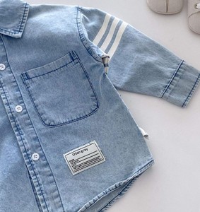 Camisa de Mezclilla Azul Claro para Bebé Niño, Manga Larga, Cuello Camisero con Bolsillo, Estilo Casual - Product Image 5