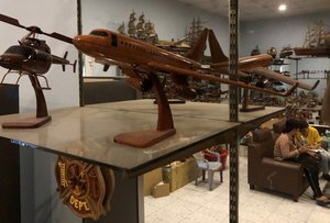 Woodcraft Modèle d'avion militaire Taille personnalisée/Avion militaire en bois Tous les modèles pour la décoration et le cadeau du Vietnam - Product Image 2