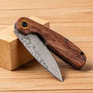 Cuchillo Plegable de Caza Hecho a Mano de Alta Calidad y Durabilidad, Personalizado, de Acero de Damasco, con Mango de Madera Personalizado - Product Image 4