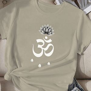 T-shirt de confort décontracté pour femmes avec symbole Om et imprimé de fleurs de lotus en tissu tricoté en polyester - Product Image 2
