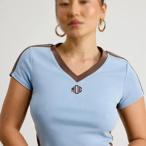 Maillot de football américain bleu 2026 coupe ajustée col en V court en mélange de coton extensible avec logo personnalisé OEM Fabricant de marque privée - Product Image 2