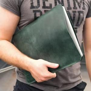 Funda y Estuche para Laptop de Cuero Genuino Resistente al Por Mayor, para Macbooks y Laptops, Estilo Ejecutivo/Moderno LS-0228 - Product Image 5