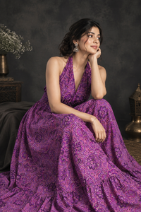 Robe de bain longue licou pour femme, imprimé cachemire violet, une pièce, jupe froncée à volants, pour la plage et le bord de piscine, en tissu tissé extensible en mousseline - Product Image 2